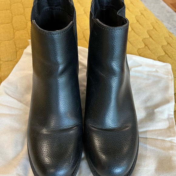 Mia Jody Chelsea Boot - Picture 2 of 11